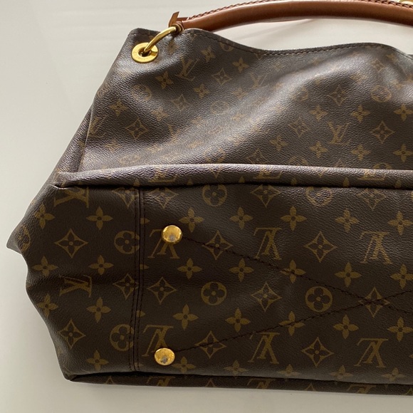 Louis Vuitton Bag - Picture 6 of 17